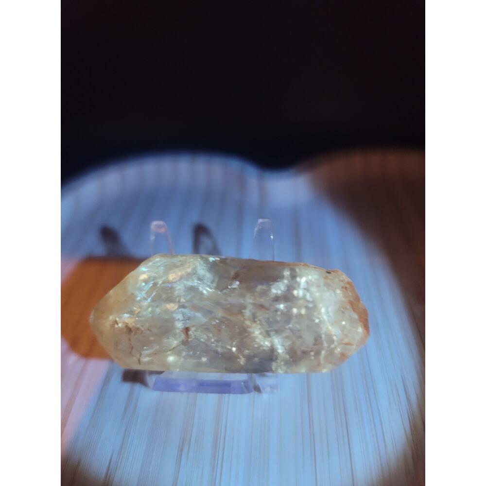 Golden Enhydro Petroleum Skeletal Fenster UV Reactive Quartz, 37G